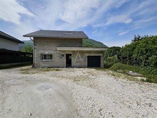 Tours-en-Savoie (73790): T4 huis van 2023 met garage en tuin