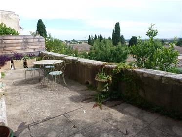 Dorpsappartement met terras op het zuiden in de buurt van Montpellier