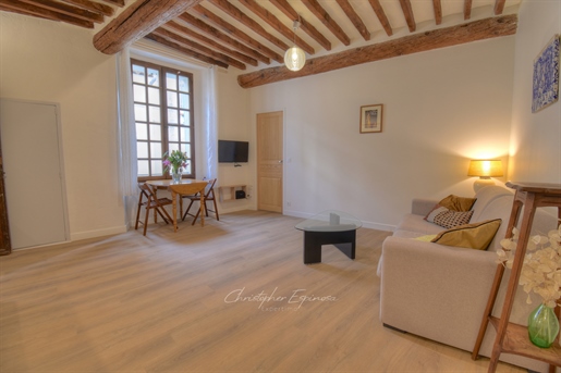 Exclusive! Renovated two-room apartment, Old Antibes