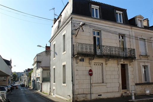 Character house, type 7, garden/terrace, outbuilding and private garage, in the centre of Péri