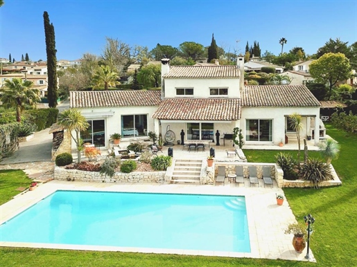 Prachtige villa met zwembad en aangelegde tuin in La Colle sur loup