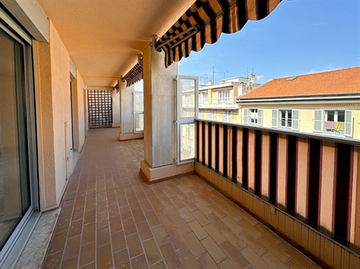 Appartement À Vendre Nice entièrement rénové avec terrasse et balcon