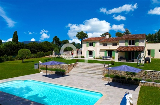 Freistehende Villa - Absolute Ruhe - Mit Pool zum Verkauf in Callian