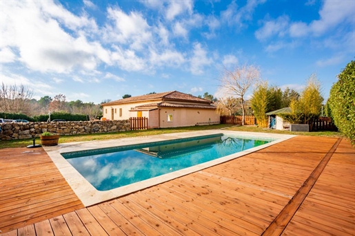 Exclusivity, Single storey, swimming pool, open view, completely renovated