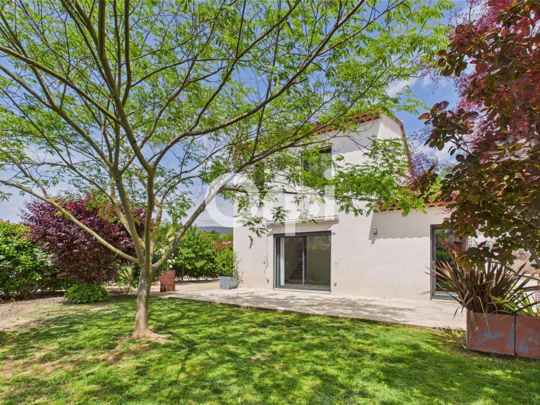 Recent house - Bedroom on one level - Plenty of storage space - South facing