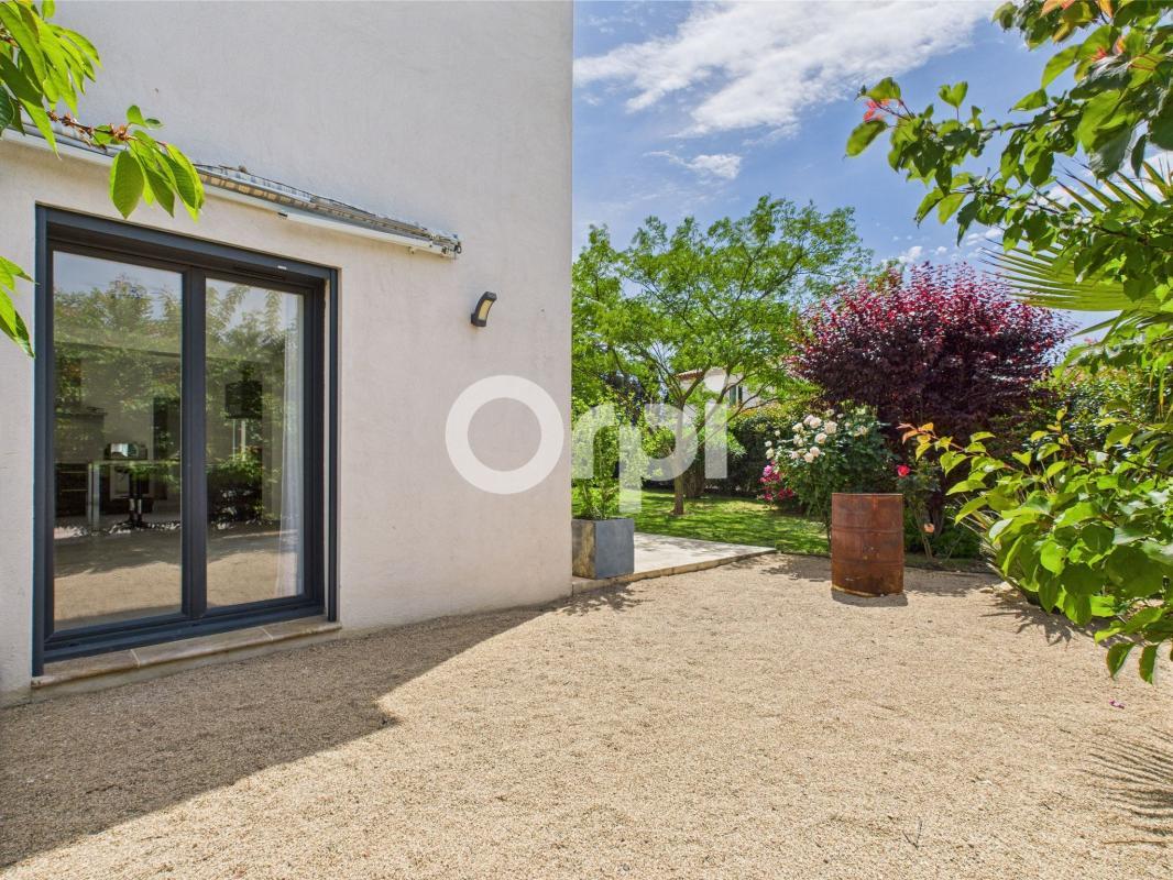 Recent house - Bedroom on one level - Plenty of storage space - South facing