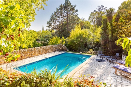 Charming stone farmhouse with swimming pool