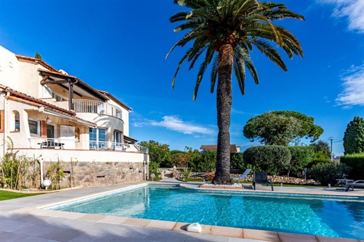 Residential area of Minelle Magnificent landscaped grounds - Triple swimming pool - Equipped kitchen