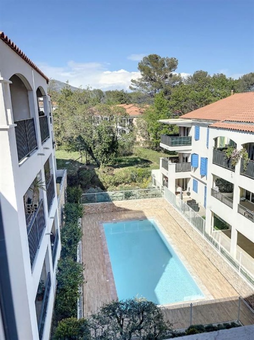 Roquefort Les Pins: 3-room apartment (57 m²) for sale - swimming pool - not overlooked