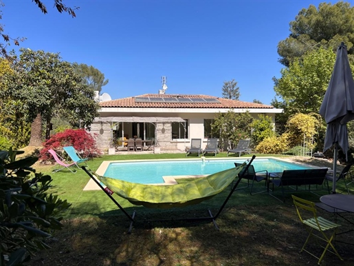 Magnifique villa dans secteur résidentiel au calme absolu a Roquefort Les Pins