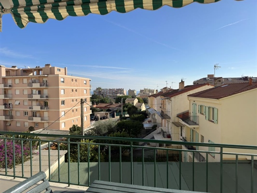 Apartment for sale in the centre of town Carnoles