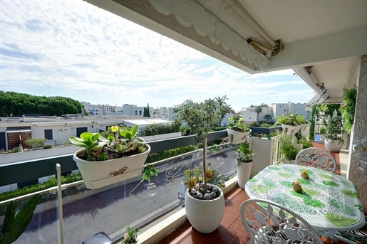 Sale: 2-room apartment in Golfe Juan Calme Parking Mer