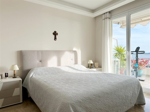 Vue Mer PANORAMIQUE appartement 2P, 55 m2, Cannes Basse Californie avec une Terrasse Sud