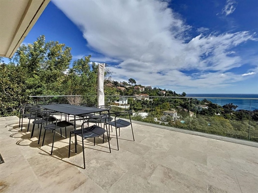 Contemporary villa with sea view Les Issambres
