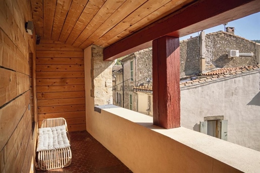Charming house with tropezienne and garage in the heart of the city.