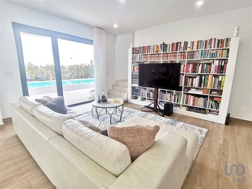 Home / Villa met 4 Kamers in Leiria met 228,00 m²