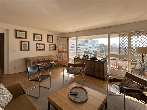 Nanterre Préfecture: 5-Zimmer-Wohnung auf 106,52 m2 mit 2 großen Balkonen und einer geschlossenen B