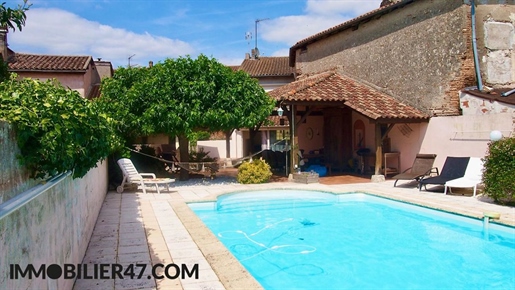 Village house with swimming pool and rented premises