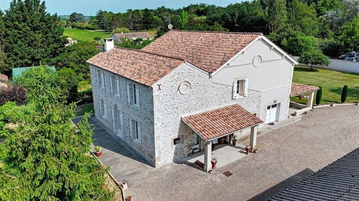 Wunderschönes renoviertes Steinhaus in Sainte Bazeille