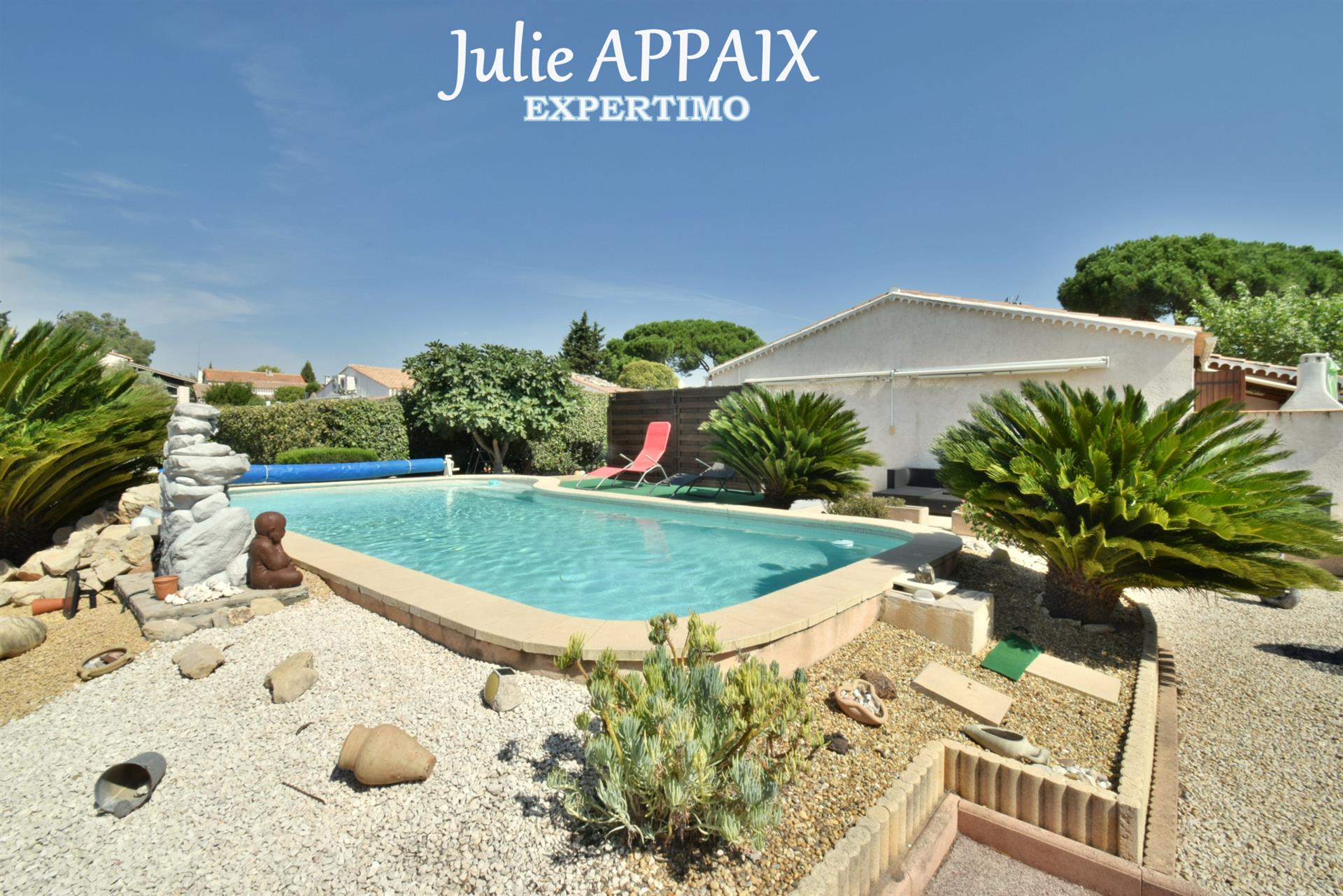 House with swimming pool and spa
