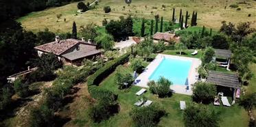 Well-Maintained property with annexe and swimming pool