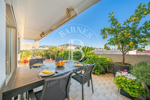Cannes Palm Beach - Top Floor - 2 Bedroom Apartment - Glimpse Of The Sea - Terraces