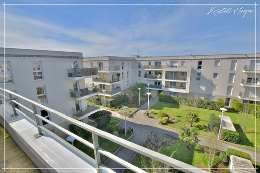 Dpt Loire Atlantique (44), à vendre Reze appartement T2 de 47m², dernier étage avec balcon et statio