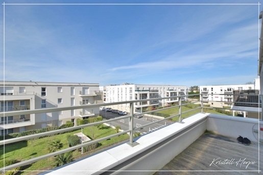 Dpt Loire Atlantique (44), for sale Reze apartment T2 of 47m², top floor with balcony and statio