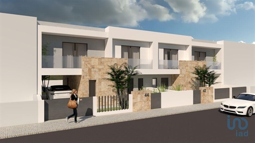 Housing with 4 Rooms in Setúbal with 160,00 m²
