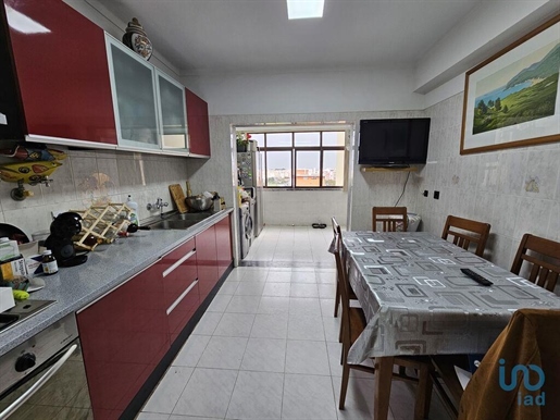 Appartement met 4 kamers in Setúbal met 137,00 m²