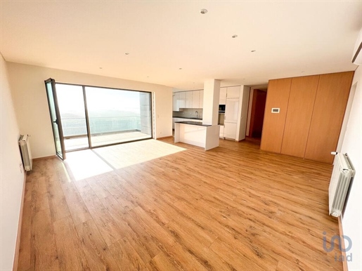 Apartment with 2 Rooms in Porto with 155,00 m²