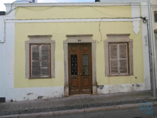 House with 2 Rooms in Faro with 54,00 m²