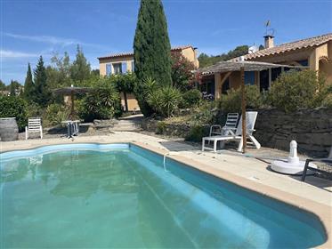 Südfrankreich. Villa mit Pool und schöner Aussicht