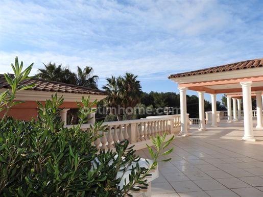 Bandol, Villa d'exception de 477 m², 9 pièces principales, jardin méditerranéen, piscine, pool house