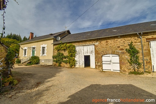 House with barns, swimming pool and 1.5 hectares