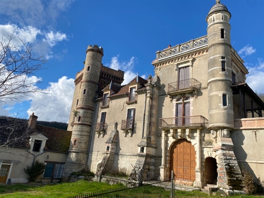 Dpt Côte d'Or (21), zu verkaufen südlich von Beaune 11-Zimmer-Schloss von 350 m² - Grundstück von 4