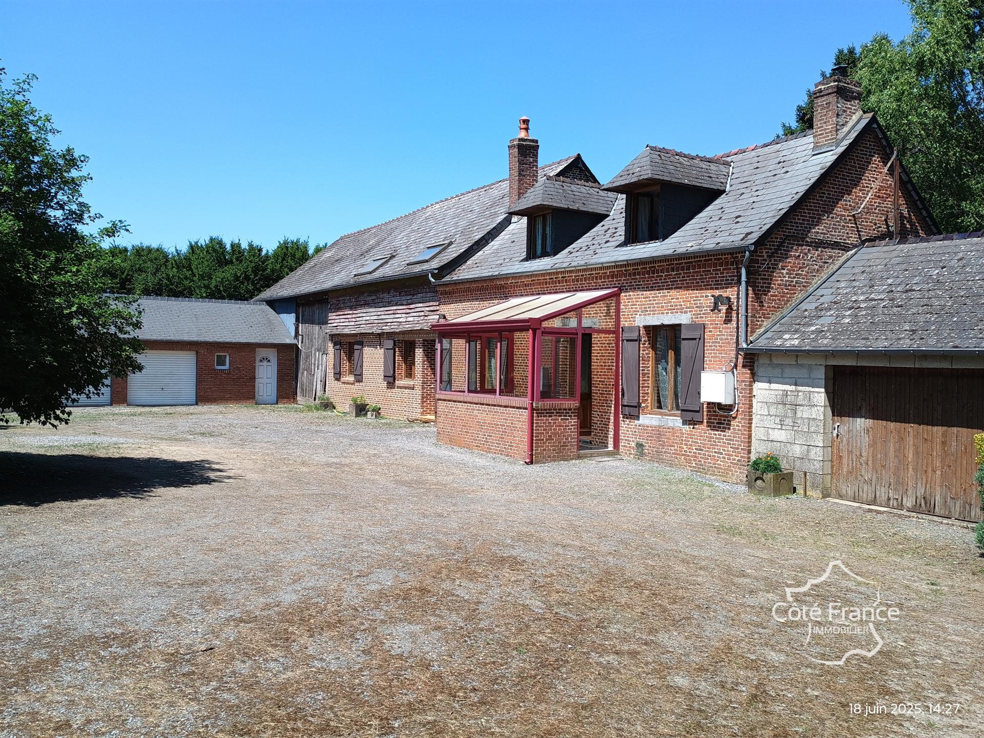 Aisne - Haution - Typical farmhouse with 1.23 ha of land