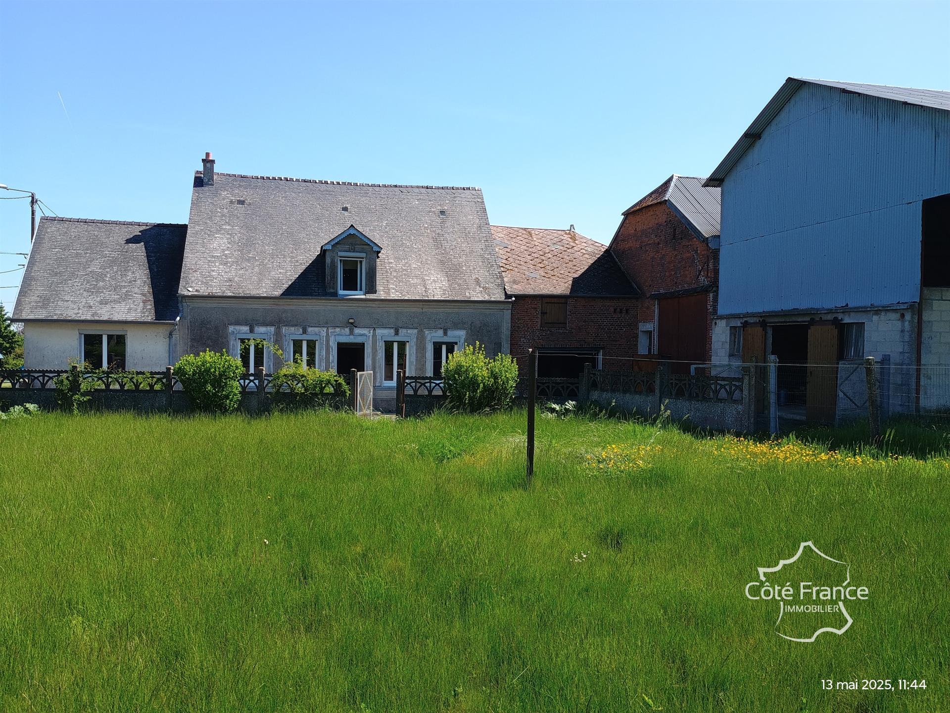 Aisne - Mont-Saint-Jean - Ancienne ferme du XIXème siècle bâtie sur 1,23 ha