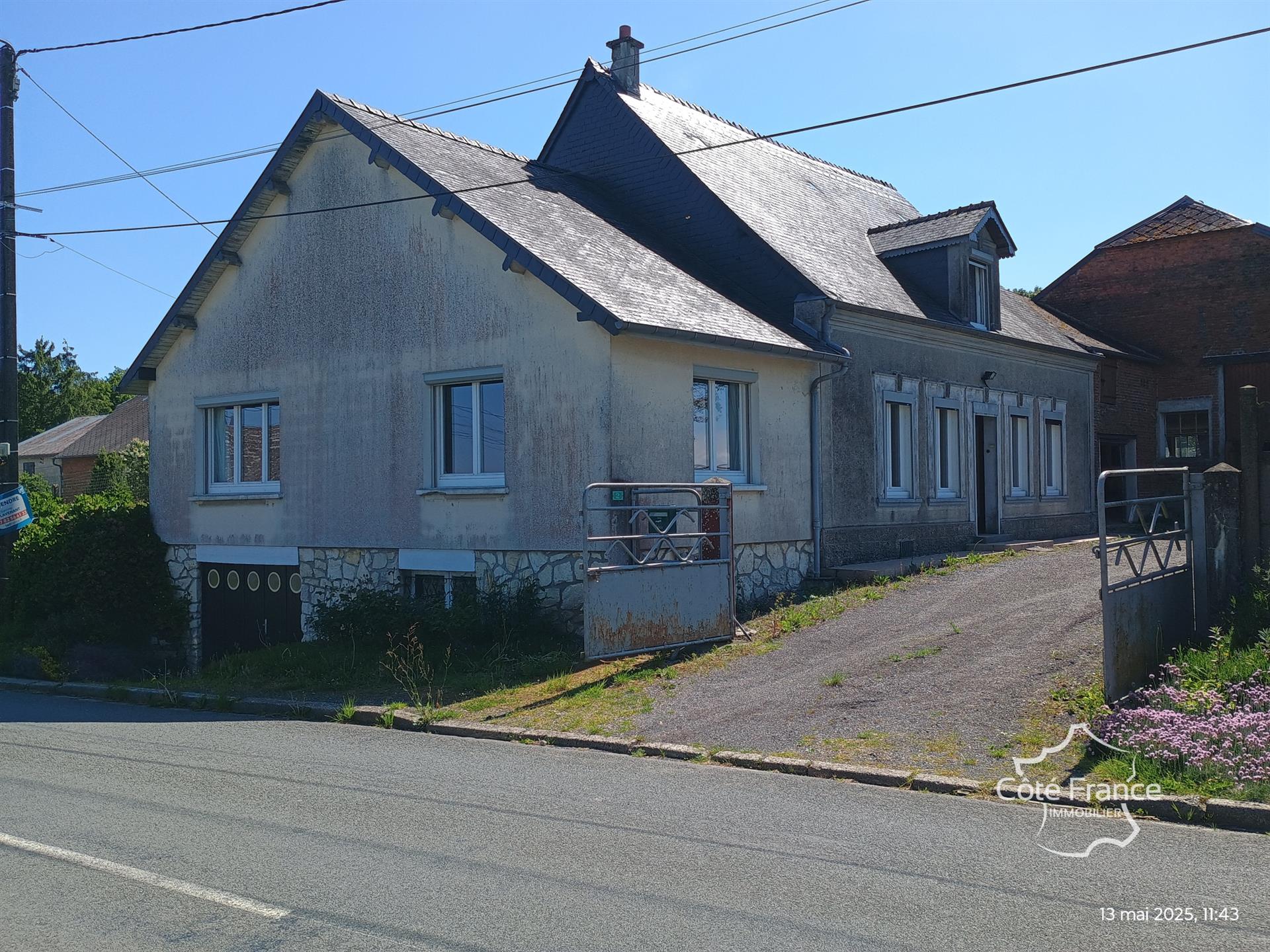 Aisne - Mont-Saint-Jean - Ancienne ferme du XIXème siècle bâtie sur 1,23 ha