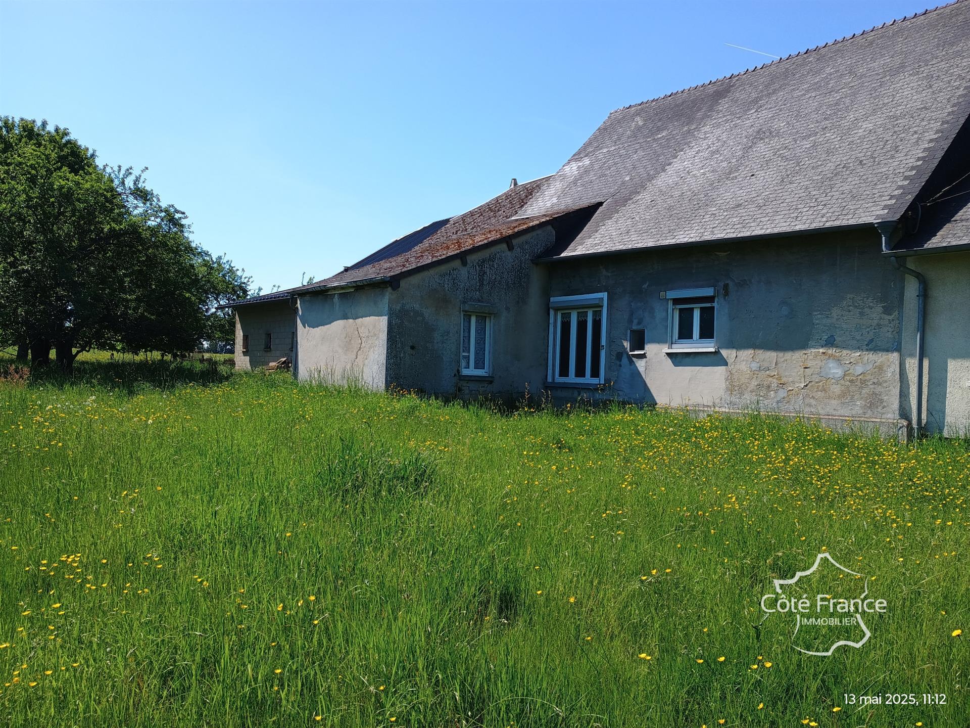 Aisne - Mont-Saint-Jean - Ancienne ferme du XIXème siècle bâtie sur 1,23 ha
