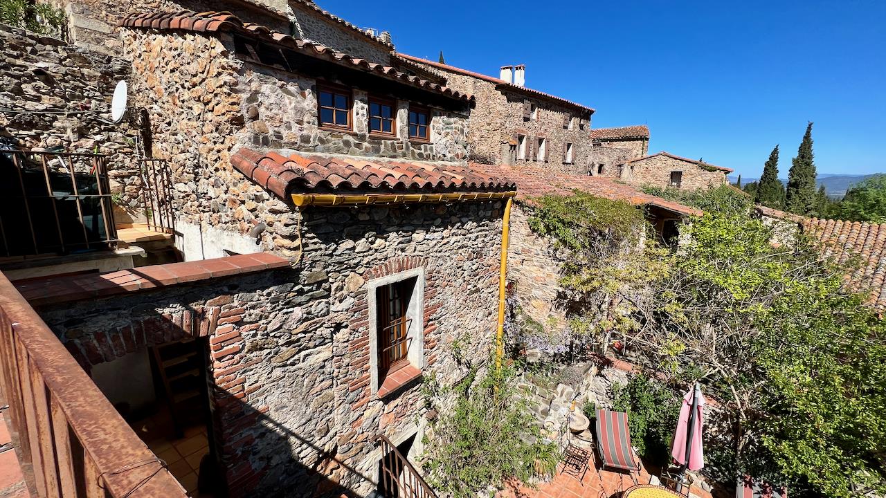  Thuir: Mansion of character: 7 bedrooms, 5 terraces, panoramic view!