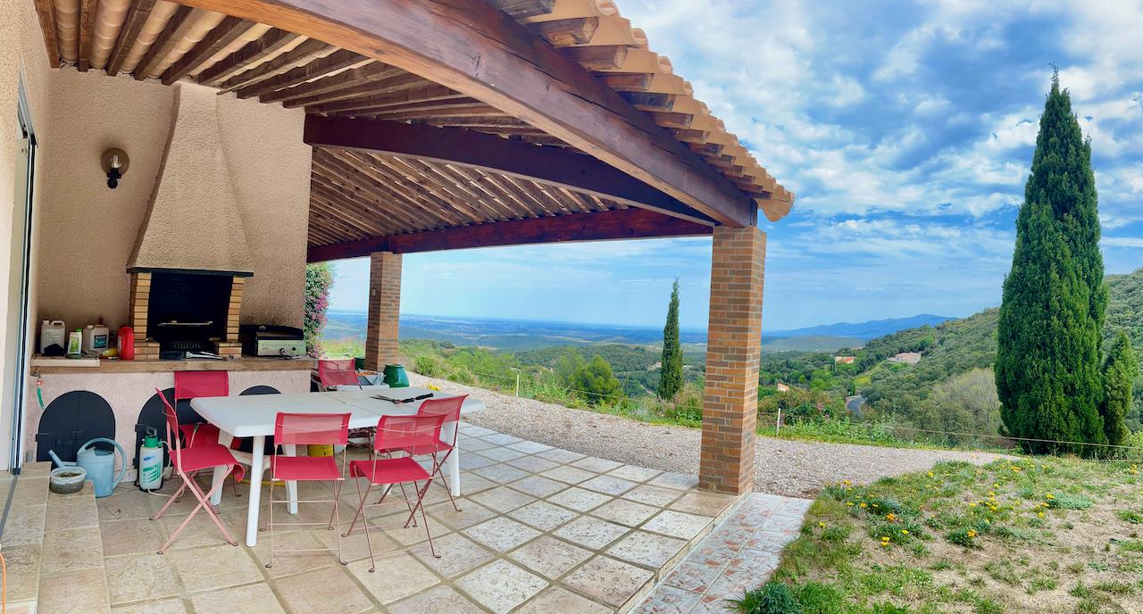 Villa d'Architecte avec Vue Panoramique et Piscine.
