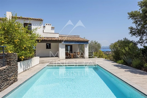 Villa with sea view between Cannes and Saint-Tropez