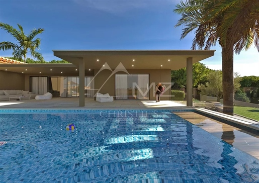 Moderne villa met zeezicht