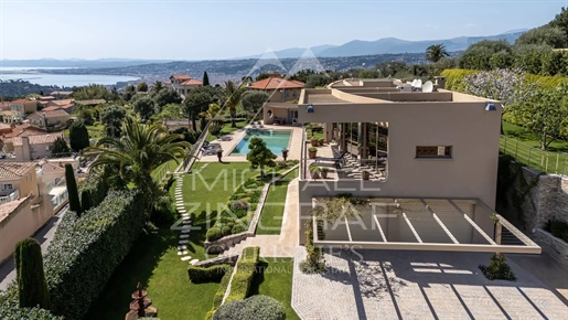 Col de Villefranche-sur-Mer - Large modern property with panoramic sea view over the bay of Villefra