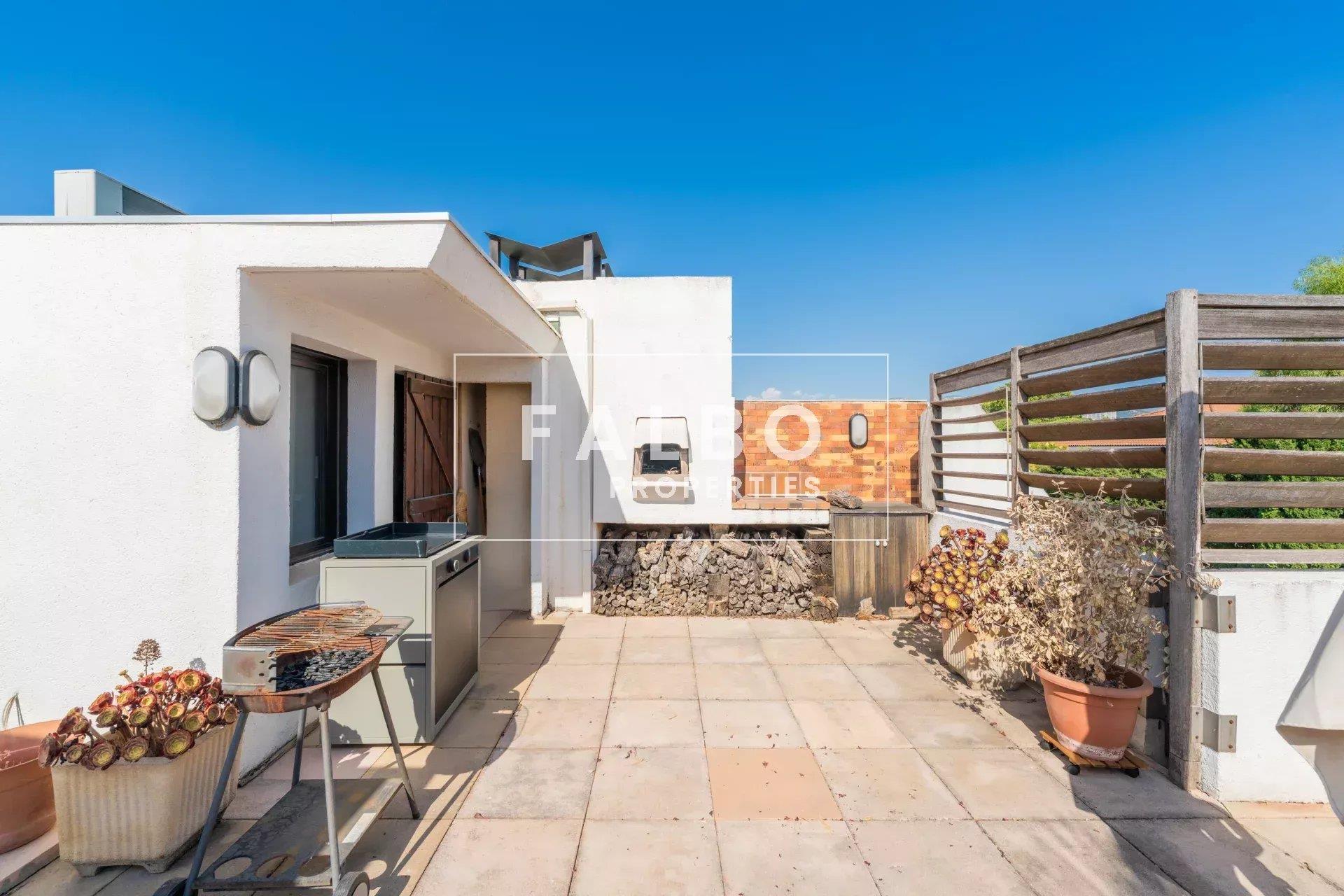Rare luxury 4-bd apartment near the sea Marseille 8