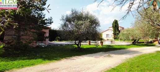 4-room villa with superb exterior (swimming pool-jacuzzi-pool house) + outbuilding of 54m² on a ter