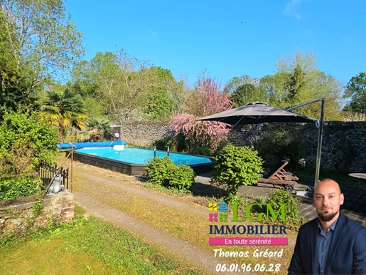 Bourgeois house on the banks of the Loir with swimming pool and 5 bedrooms, close to shops - 1h45 f