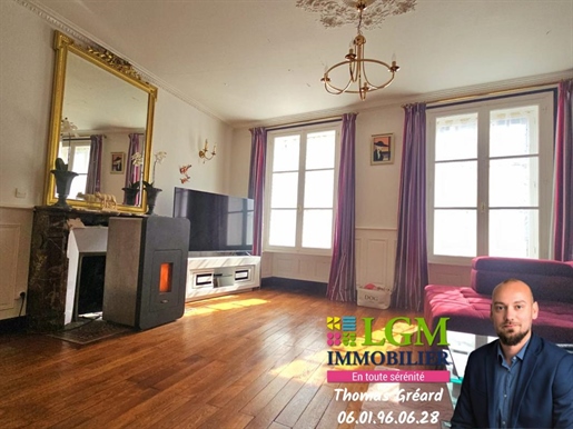 Bourgeois house on the banks of the Loir with swimming pool and 5 bedrooms, close to shops - 1h45 f