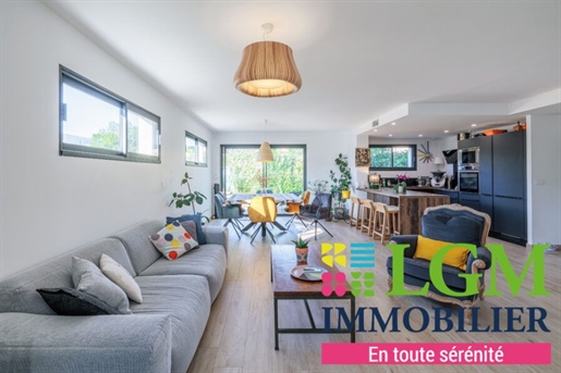 Saint Gely Du Fesc : Maison T5 en R+1 de 116 m² Habitables, avec Garage et Piscine, sur 555 m² de Pa